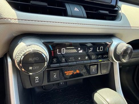Used 2019 Toyota RAV4 XLE w/ Convenience Package AWD/4WD image 16