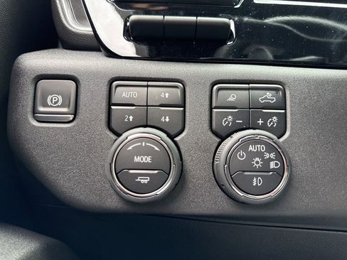 Used 2025 Chevrolet Silverado 1500 High Country image 16