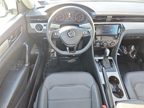 Used 2022 Volkswagen Passat 2.0T SE image 10