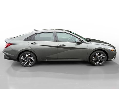 New 2025 Hyundai Elantra SEL image 6
