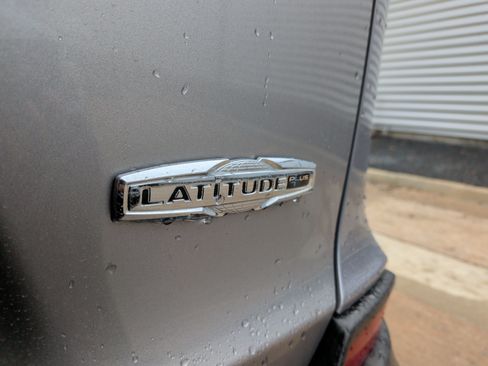 Used 2021 Jeep Cherokee Latitude Plus w/ Sun & Sound Group FWD image 32