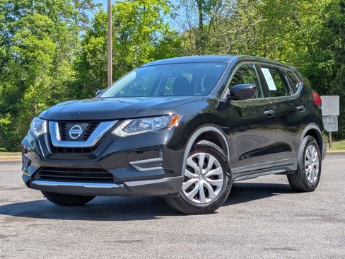 Used 2017 Nissan Rogue S image 4
