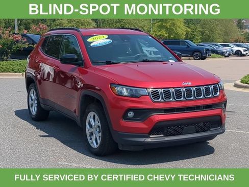 Used 2024 Jeep Compass Latitude AWD/4WD image 3