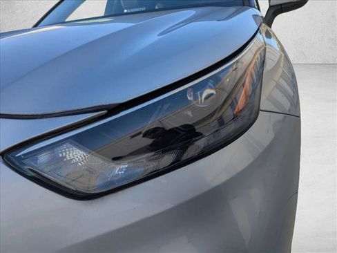 Used 2023 Toyota Highlander XLE image 9