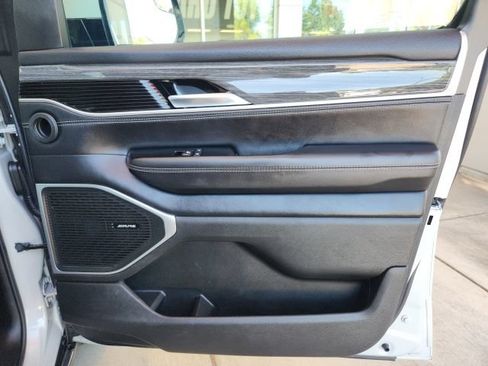 Used 2022 Jeep Wagoneer Series III AWD/4WD image 30