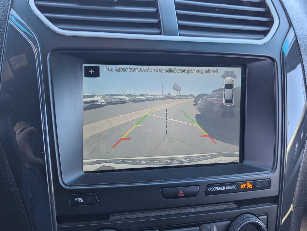 Used 2017 Ford Explorer XLT w/ Equipment Group 202A FWD image 16