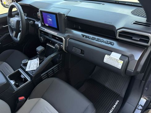 Used 2025 Toyota Tacoma TRD Sport image 22