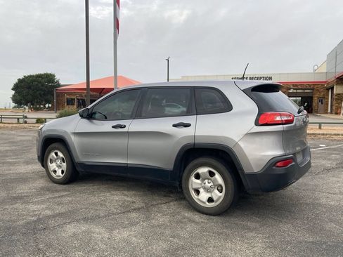Used 2017 Jeep Cherokee Sport FWD image 7
