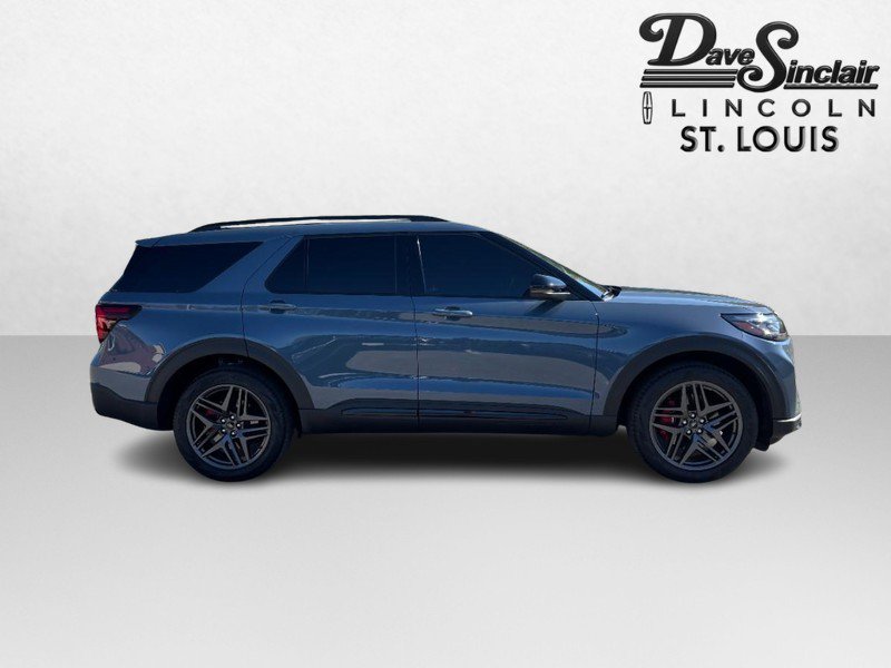 Used 2025 Ford Explorer ST-Line w/ Premium Package AWD/4WD image 2