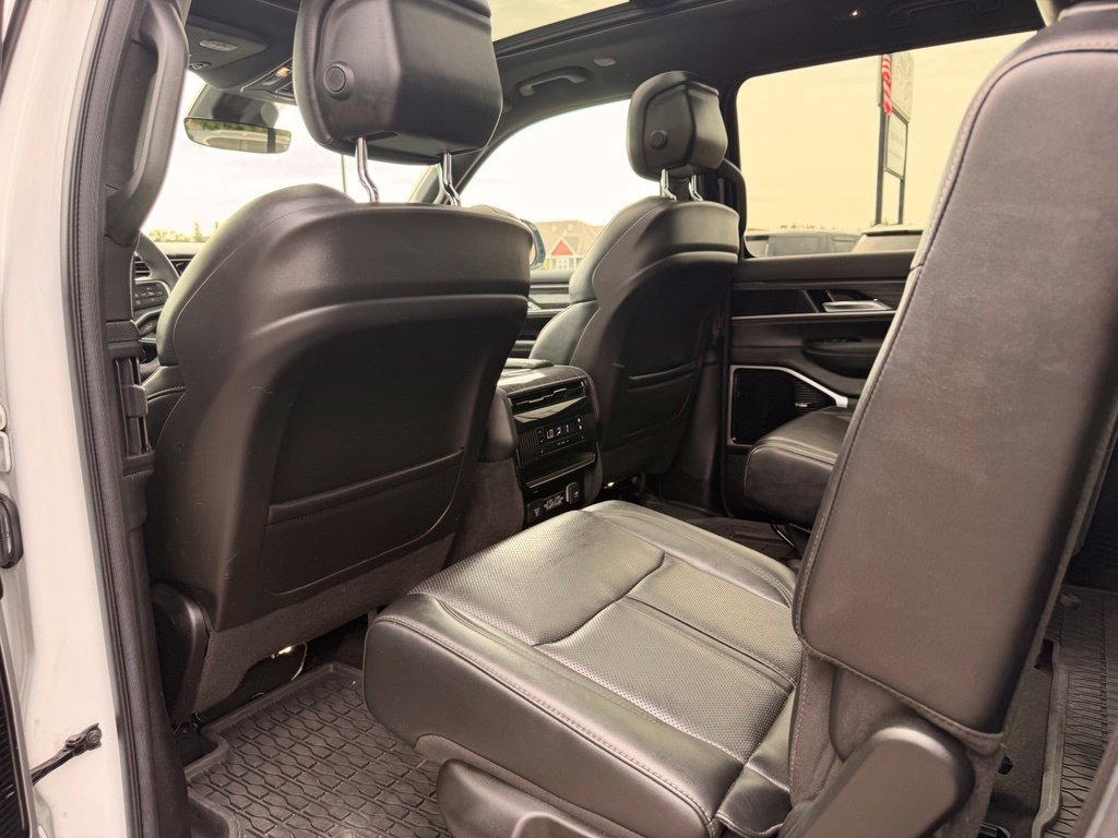 Used 2022 Jeep Wagoneer Series III w/ Premium Group I AWD/4WD image 24