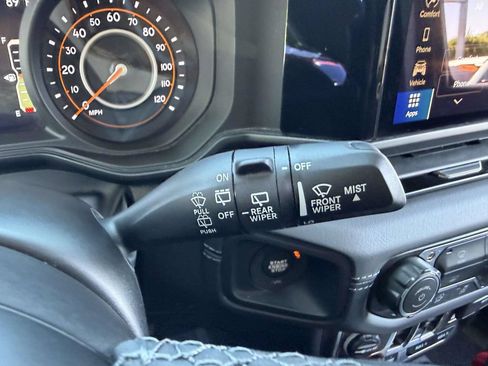 Used 2026 Jeep Wrangler Unlimited Rubicon AWD/4WD image 35