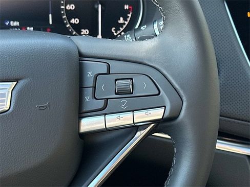 Used 2025 Cadillac XT6 Luxury image 7