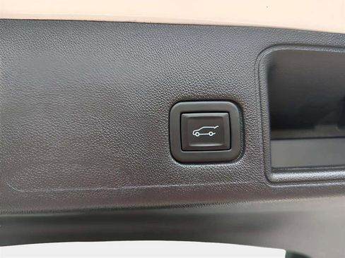 Used 2024 GMC Terrain SLT image 18