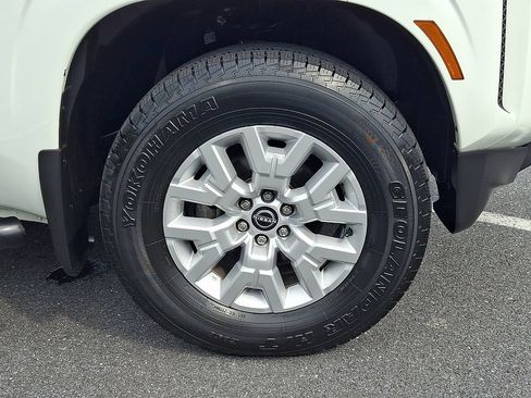 Used 2022 Nissan Frontier SV w/ Technology Package AWD/4WD image 8