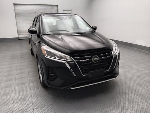 Used 2021 Nissan Kicks S image 14