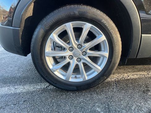 Used 2023 Cadillac XT4 Luxury w/ Cold Weather Package image 15