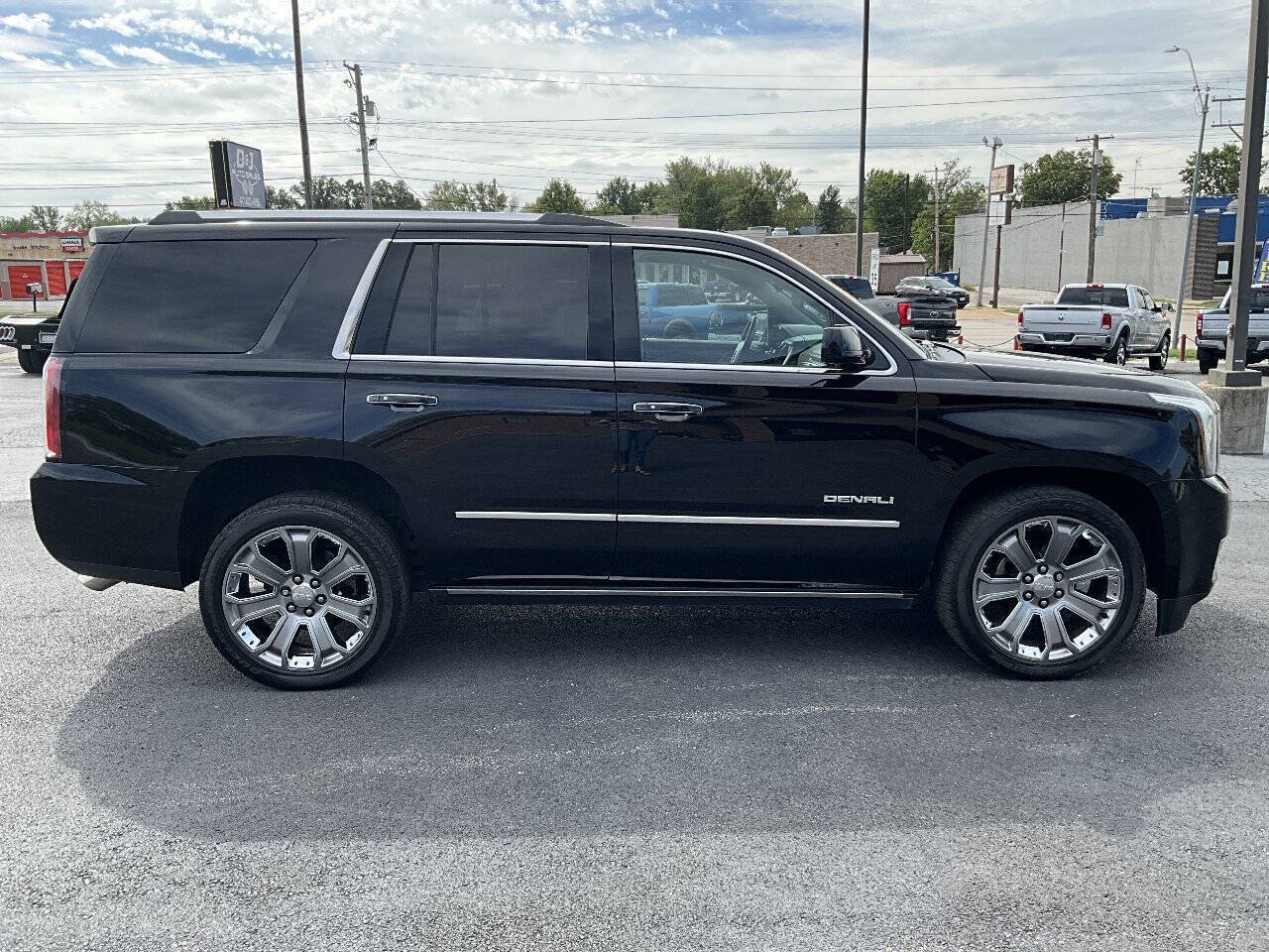 Used 2015 GMC Yukon Denali w/ Premium Package AWD/4WD image 6