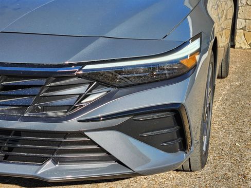 New 2026 Hyundai Elantra Limited FWD image 5