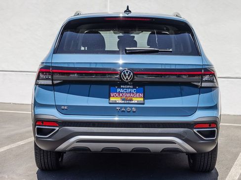 New 2026 Volkswagen Taos SE FWD image 4
