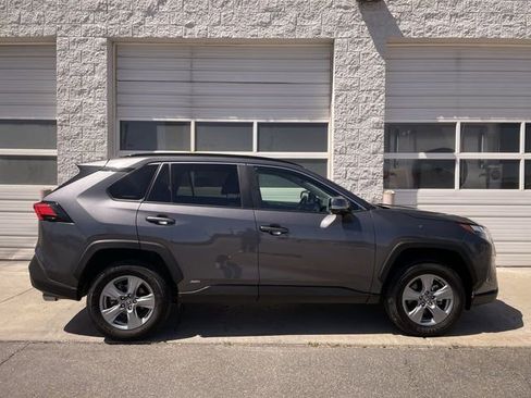 Used 2025 Toyota RAV4 XLE AWD/4WD image 1