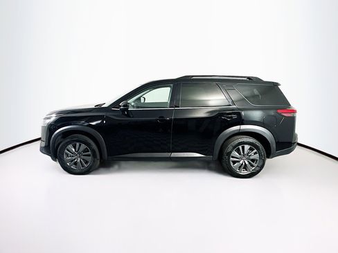 Used 2025 Nissan Pathfinder SV image 4