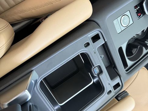 New 2026 Land Rover Discovery Limited Edition image 26