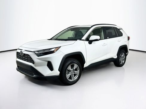 Used 2025 Toyota RAV4 XLE AWD/4WD image 3