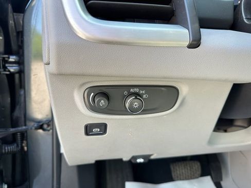 Used 2021 GMC Terrain SLE w/ Driver Convenience Package FWD image 21