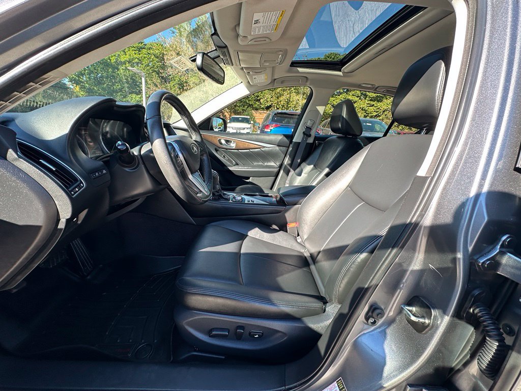 Used 2018 INFINITI Q50 Luxe w/ Essential Package (3.0T Luxe) AWD/4WD image 17