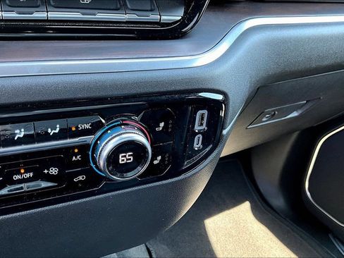 Used 2025 GMC Sierra 1500 SLT AWD/4WD image 19