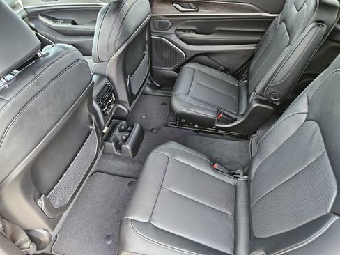 New 2026 Jeep Grand Cherokee L Limited image 25