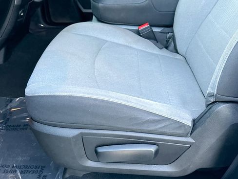 Used 2021 RAM 1500 Classic SLT image 19