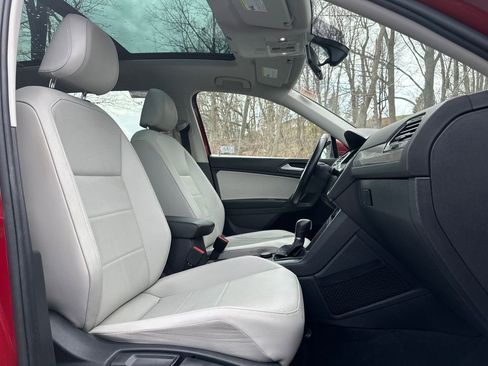 Used 2019 Volkswagen Tiguan SE w/ Panoramic Sunroof Package image 15