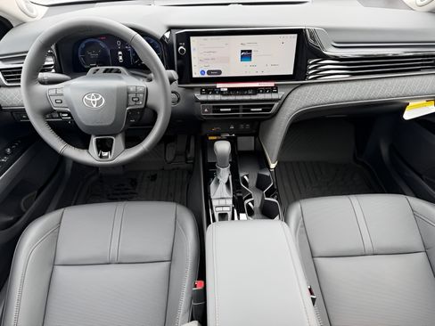 Used 2026 Toyota Camry XLE w/ Premium Plus Package AWD/4WD image 10