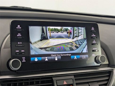 Used 2020 Honda Accord Touring image 18