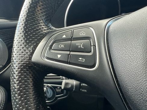 Used 2018 Mercedes-Benz GLC 300 4MATIC w/ AMG Line image 34