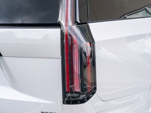 Used 2025 Cadillac Escalade ESV Sport w/ Touring Package AWD/4WD image 11