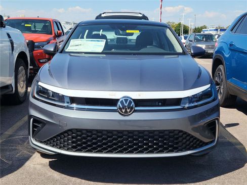 New 2025 Volkswagen Jetta SE image 2