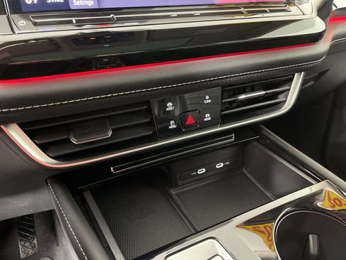 Used 2024 Volkswagen Atlas SEL image 34