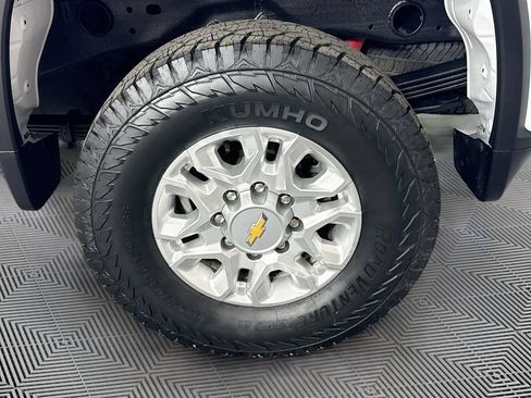 Used 2023 Chevrolet Silverado 2500 LT AWD/4WD image 28