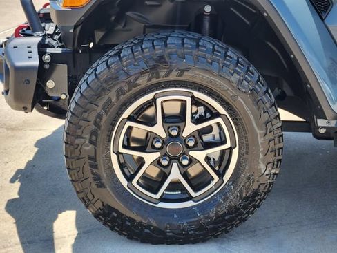 Used 2024 Jeep Gladiator Rubicon AWD/4WD image 16