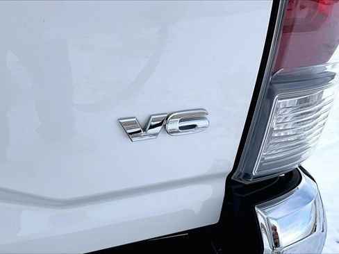 Used 2023 Toyota Tacoma TRD Off-Road image 23