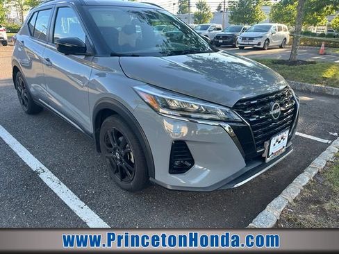Used 2022 Nissan Kicks SR FWD image 1