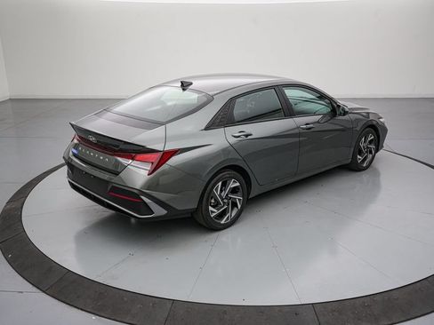 Used 2025 Hyundai Elantra Sport FWD image 4