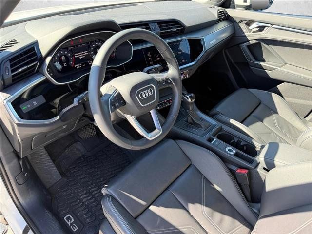 Used 2024 Audi Q3 2.0T Premium AWD/4WD image 3
