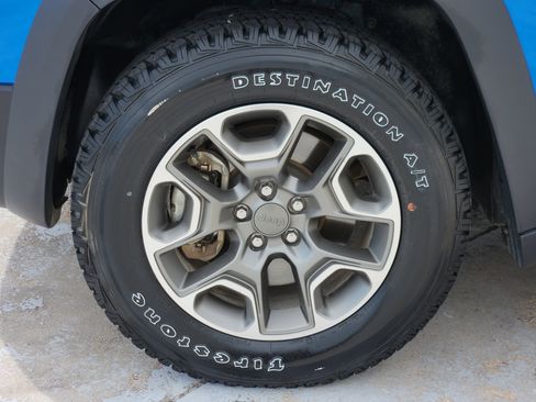 Used 2022 Jeep Cherokee Trailhawk AWD/4WD image 14