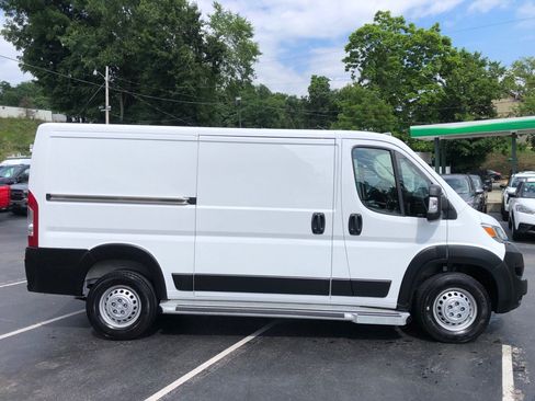 Used 2025 RAM ProMaster 2500 w/ U-Haul Equipment Group FWD image 7