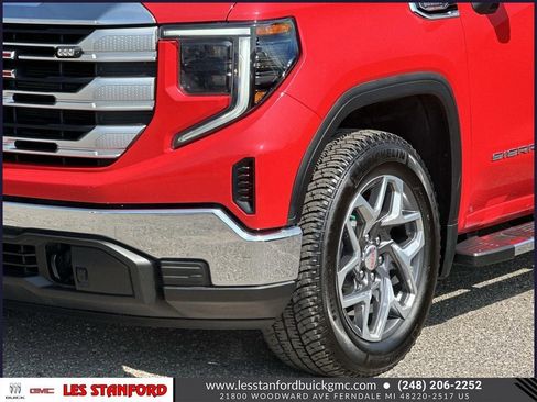Used 2023 GMC Sierra 1500 SLE w/ X31 Off-Road Package image 9