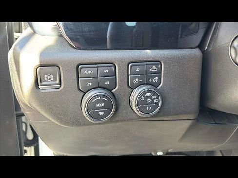 Used 2022 Chevrolet Silverado 1500 High Country w/ High Country Premium Package image 22