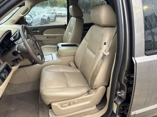 Used 2013 Chevrolet Tahoe LTZ RWD image 14
